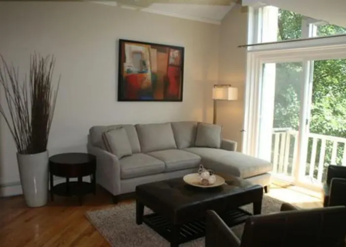 Roscoe Village Guesthouse