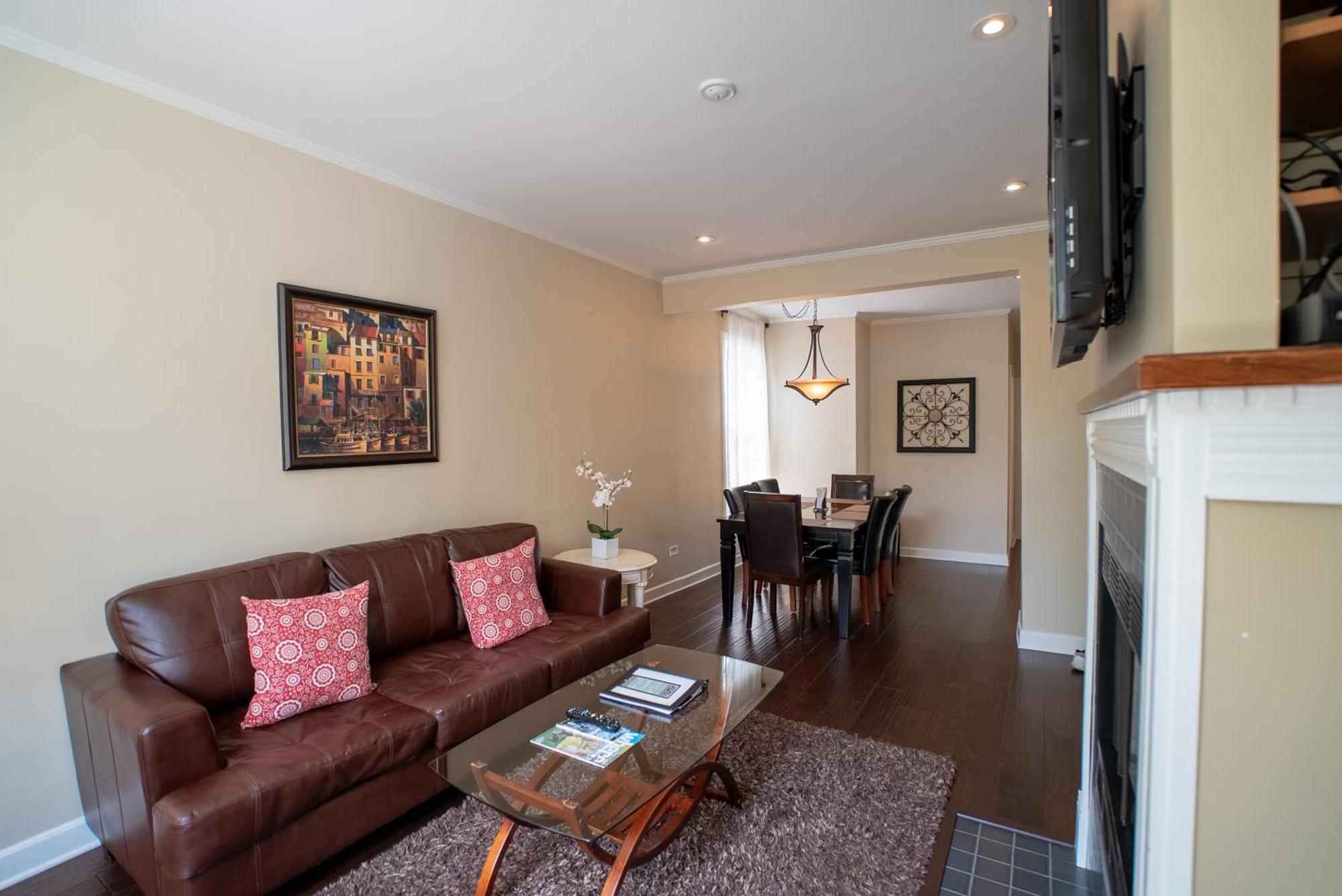 Roscoe Village Apartment